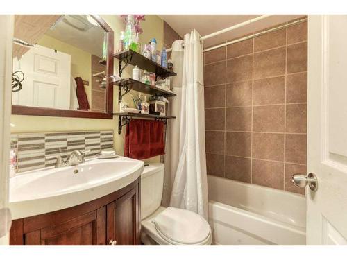 89 Redstone Plaza Ne, Calgary, AB - Indoor Photo Showing Bathroom