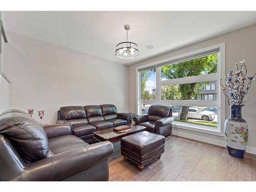 2807 36 Street Sw, Calgary, AB - Indoor Photo Showing Living Room