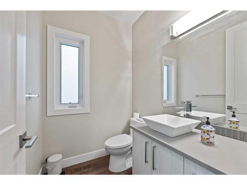 2807 36 Street Sw, Calgary, AB - Indoor Photo Showing Bathroom