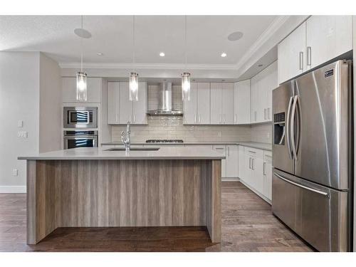 2807 36 Street Sw, Calgary, AB - Indoor Photo Showing Kitchen With Upgraded Kitchen