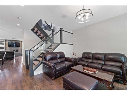 2807 36 Street Sw, Calgary, AB - Indoor Photo Showing Living Room