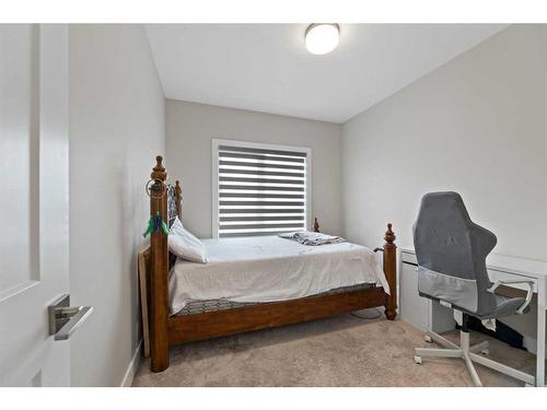 2807 36 Street Sw, Calgary, AB - Indoor Photo Showing Bedroom