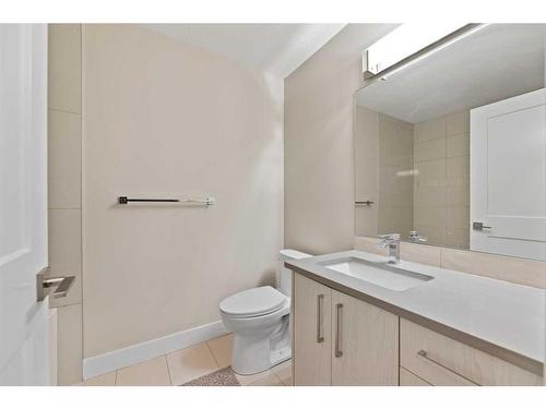 2807 36 Street Sw, Calgary, AB - Indoor Photo Showing Bathroom