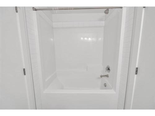 19625 45 Street Se, Calgary, AB - Indoor Photo Showing Bathroom