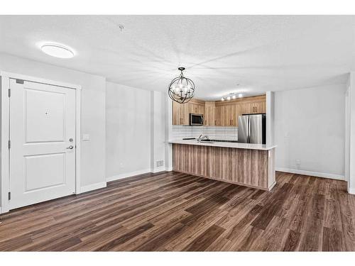 2110-6118 80 Avenue Ne, Calgary, AB - Indoor Photo Showing Kitchen