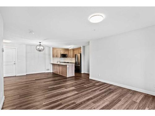 2110-6118 80 Avenue Ne, Calgary, AB - Indoor Photo Showing Kitchen