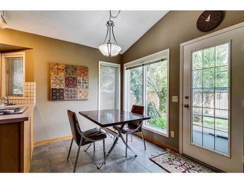 938 Suncastle Drive Se, Calgary, AB - Indoor Photo Showing Dining Room