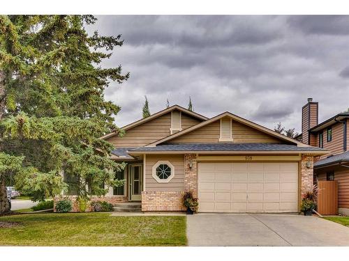 938 Suncastle Drive Se, Calgary, AB - Outdoor