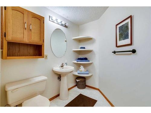 938 Suncastle Drive Se, Calgary, AB - Indoor Photo Showing Bathroom