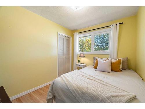 83 Alderwood Close Se, Calgary, AB - Indoor Photo Showing Bedroom