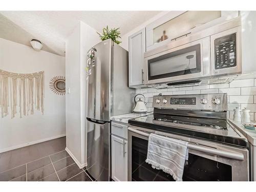 304-1613 11 Avenue Sw, Calgary, AB - Indoor Photo Showing Kitchen