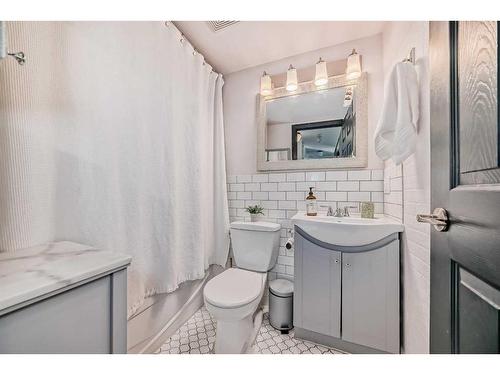 304-1613 11 Avenue Sw, Calgary, AB - Indoor Photo Showing Bathroom