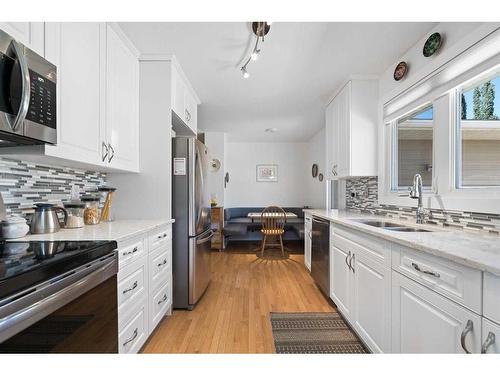 23 Bedwood Rise Ne, Calgary, AB - Indoor Photo Showing Kitchen With Double Sink With Upgraded Kitchen