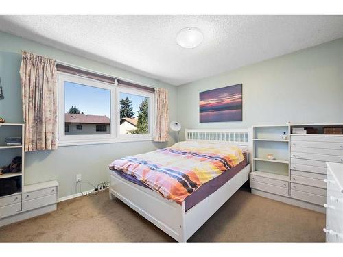 23 Bedwood Rise Ne, Calgary, AB - Indoor Photo Showing Bedroom