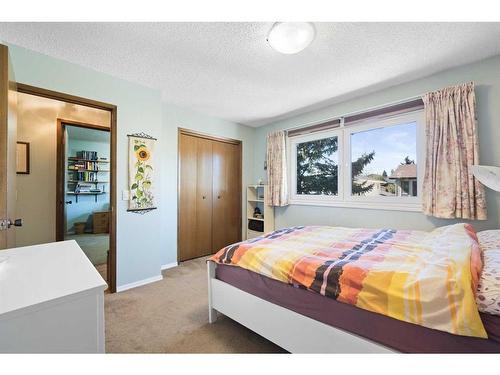 23 Bedwood Rise Ne, Calgary, AB - Indoor Photo Showing Bedroom