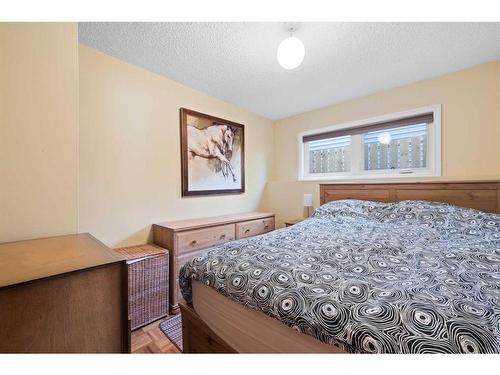 23 Bedwood Rise Ne, Calgary, AB - Indoor Photo Showing Bedroom