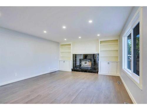 194 Woodbriar Circle Sw, Calgary, AB - Indoor With Fireplace