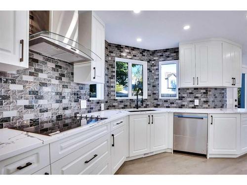 194 Woodbriar Circle Sw, Calgary, AB - Indoor Photo Showing Kitchen With Upgraded Kitchen