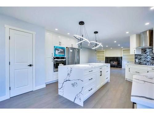 194 Woodbriar Circle Sw, Calgary, AB - Indoor Photo Showing Kitchen