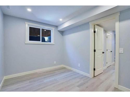 194 Woodbriar Circle Sw, Calgary, AB - Indoor Photo Showing Other Room