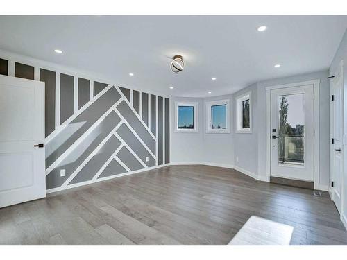 194 Woodbriar Circle Sw, Calgary, AB - Indoor Photo Showing Other Room