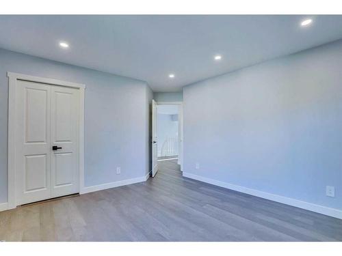 194 Woodbriar Circle Sw, Calgary, AB - Indoor Photo Showing Other Room