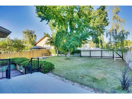 194 Woodbriar Circle Sw, Calgary, AB - Outdoor With Backyard