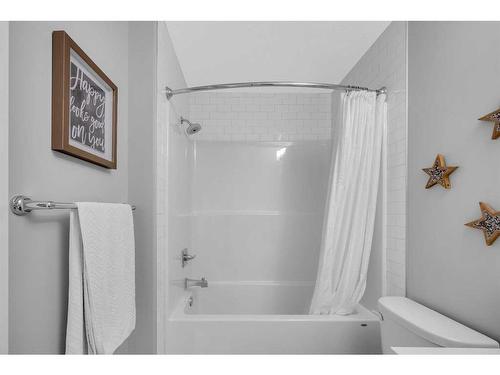 146 Cranbrook Cove Se, Calgary, AB - Indoor Photo Showing Bathroom