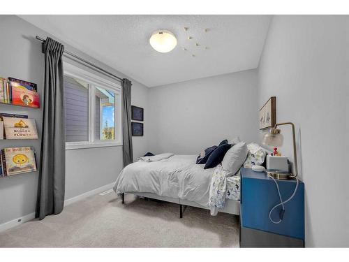 146 Cranbrook Cove Se, Calgary, AB - Indoor Photo Showing Bedroom