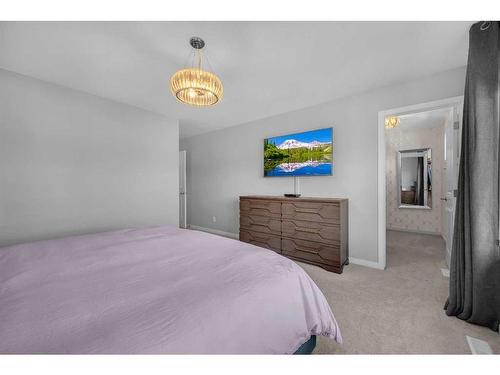 146 Cranbrook Cove Se, Calgary, AB - Indoor Photo Showing Bedroom