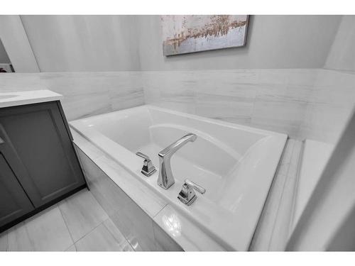 146 Cranbrook Cove Se, Calgary, AB - Indoor Photo Showing Bathroom