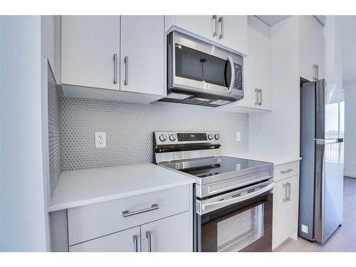 501-33 Merganser Drive, Chestermere, AB - Indoor Photo Showing Kitchen