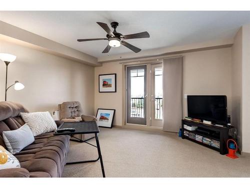 2305-310 Mckenzie Towne Gate Se, Calgary, AB - Indoor Photo Showing Living Room