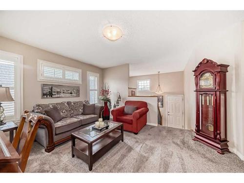 350 Ranch Ridge Court, Strathmore, AB - Indoor Photo Showing Living Room