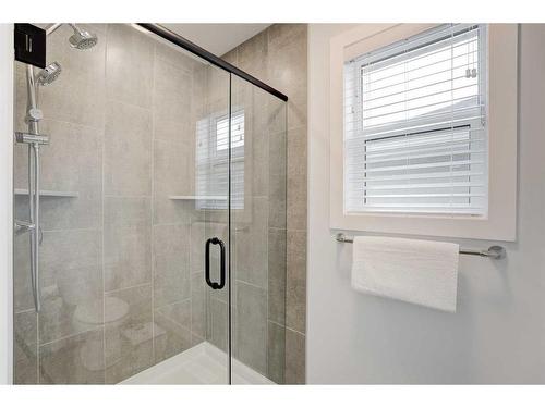 99 Ridge View Close, Cochrane, AB - Indoor Photo Showing Bathroom