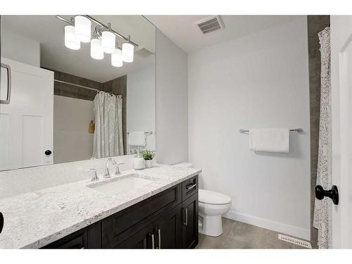 99 Ridge View Close, Cochrane, AB - Indoor Photo Showing Bathroom