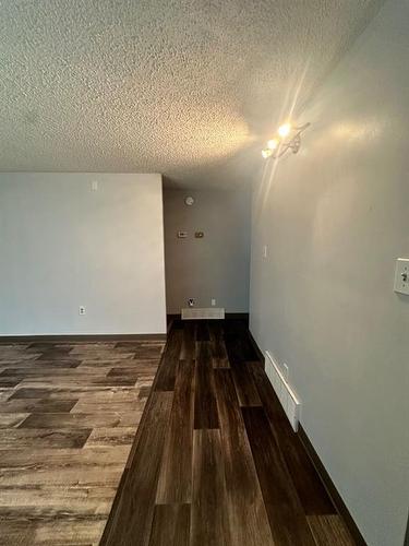 1310 37 Street Se, Calgary, AB - Indoor Photo Showing Other Room