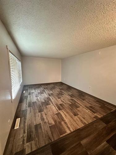 1310 37 Street Se, Calgary, AB - Indoor Photo Showing Other Room