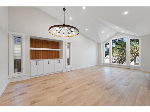 143 Wood Valley Bay Sw, Calgary, AB - Indoor Photo Showing Living Room