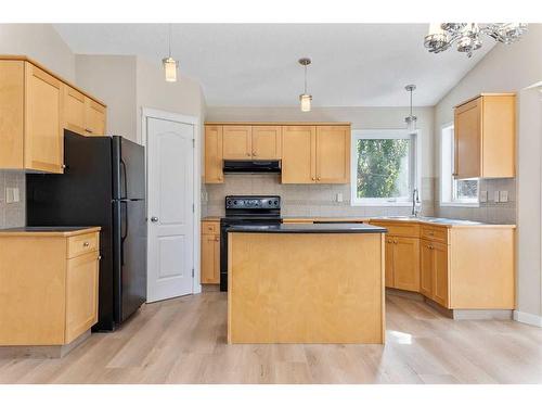 170 Tuscarora Circle Nw, Calgary, AB - Indoor Photo Showing Kitchen