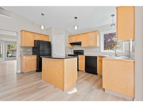 170 Tuscarora Circle Nw, Calgary, AB - Indoor Photo Showing Kitchen