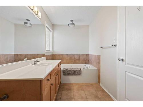 170 Tuscarora Circle Nw, Calgary, AB - Indoor Photo Showing Bathroom