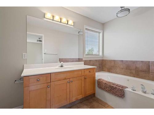 170 Tuscarora Circle Nw, Calgary, AB - Indoor Photo Showing Bathroom