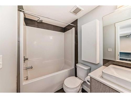 4113-302 Skyview Ranch Drive Ne, Calgary, AB - Indoor Photo Showing Bathroom