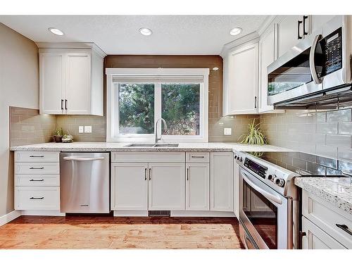 5907 Lockinvar Road Sw, Calgary, AB - Indoor Photo Showing Kitchen With Stainless Steel Kitchen With Upgraded Kitchen