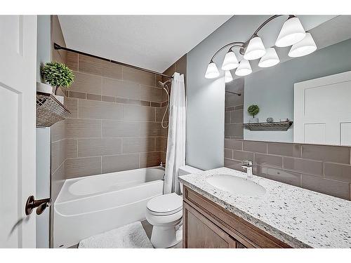 5907 Lockinvar Road Sw, Calgary, AB - Indoor Photo Showing Bathroom