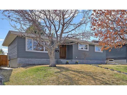 5907 Lockinvar Road Sw, Calgary, AB - Outdoor