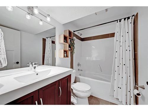 5907 Lockinvar Road Sw, Calgary, AB - Indoor Photo Showing Bathroom