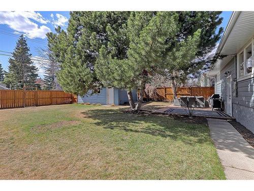 5907 Lockinvar Road Sw, Calgary, AB - Outdoor