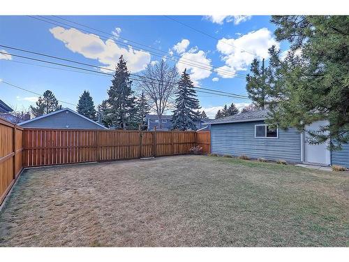 5907 Lockinvar Road Sw, Calgary, AB - Outdoor